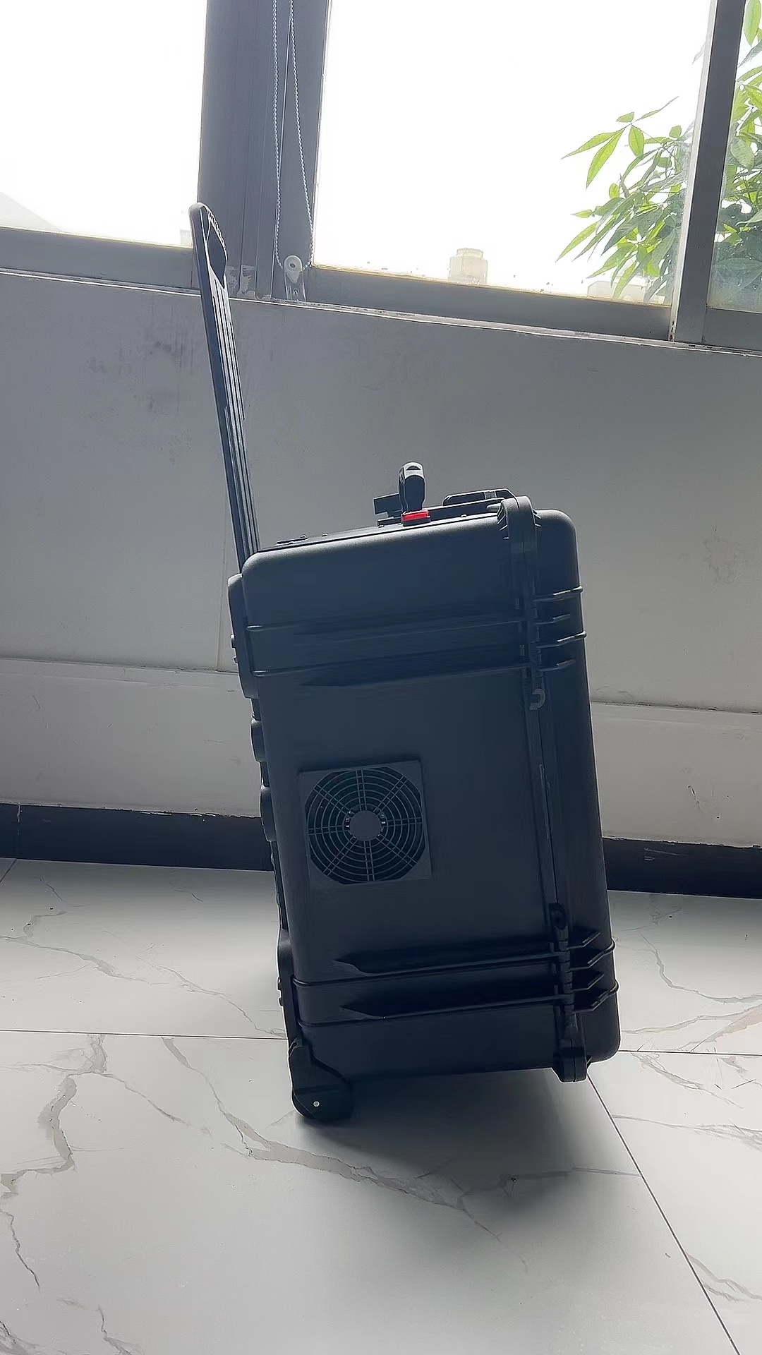 博野手拉箱型移动通信干扰器
